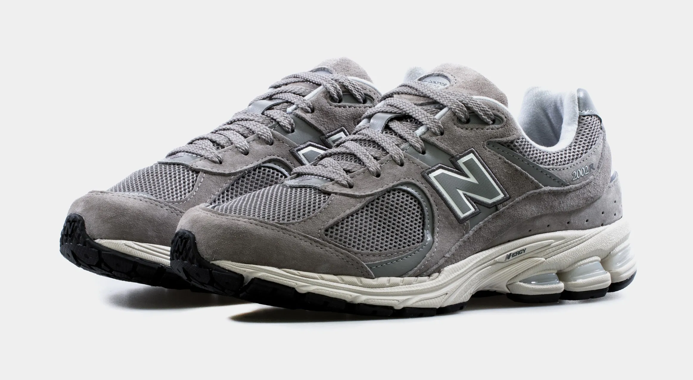 Mens 2002R Core Plus Lifestyle Shoe in Grey/White - Comfort & Style
