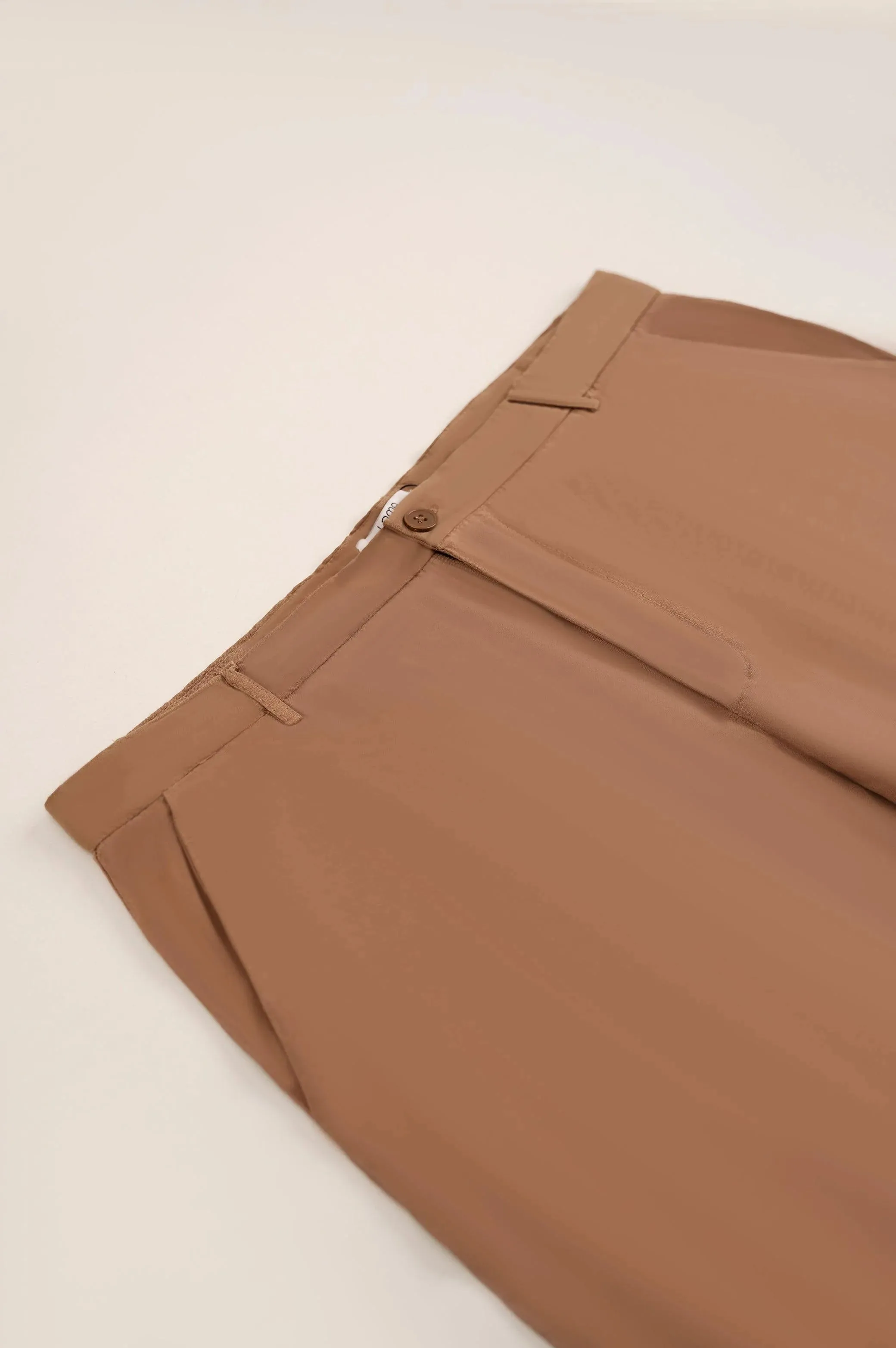 BUTTONED LINEN SHORTS
