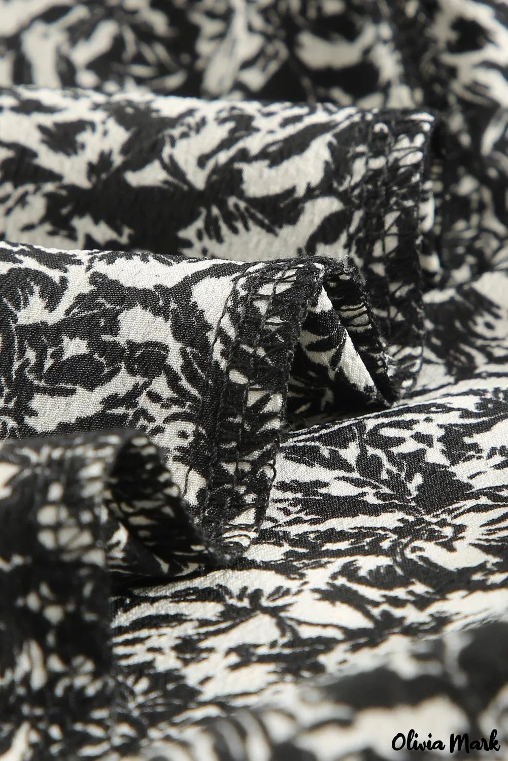 Deanwangkt - Black French shirt with floral print and ruffles