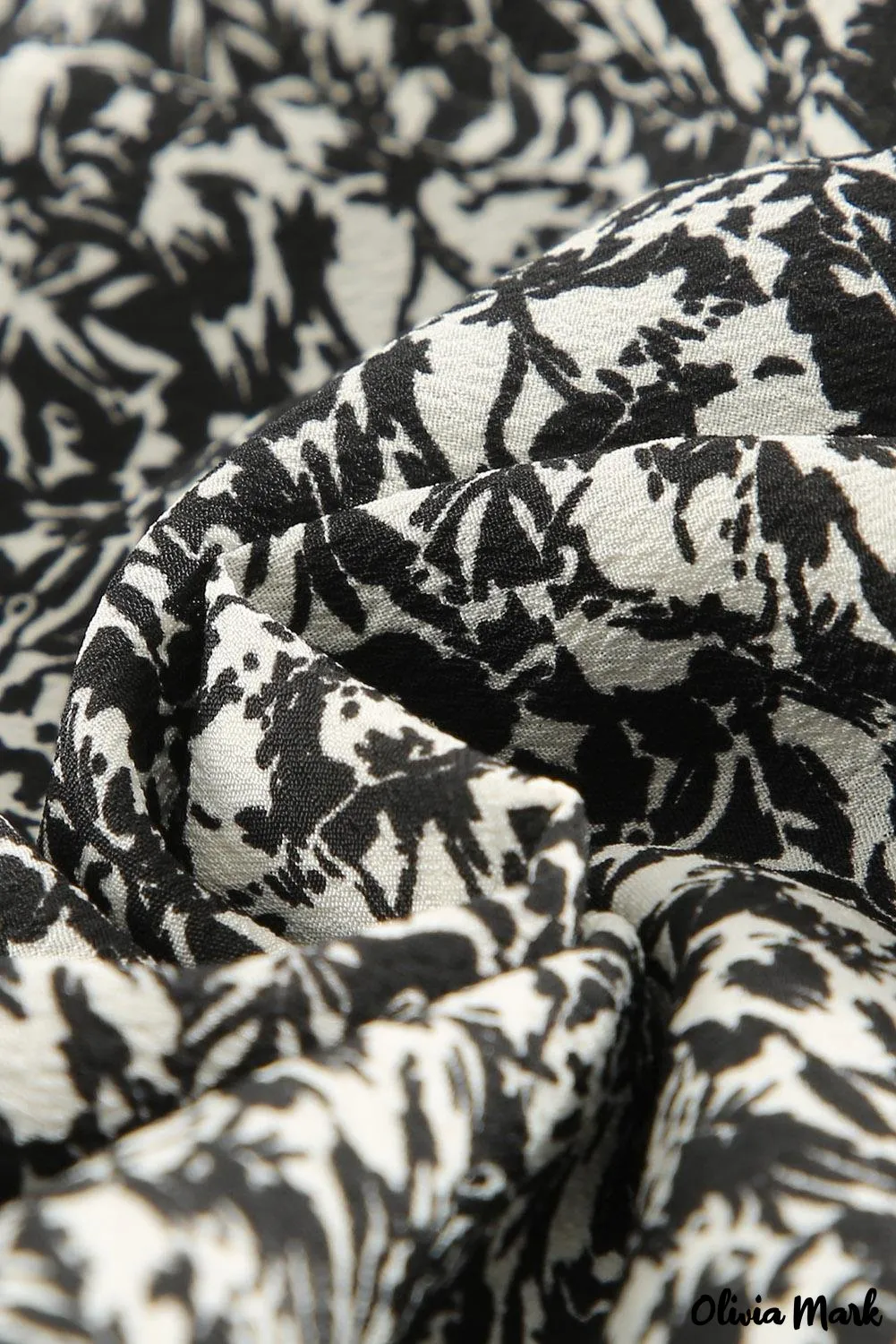 Deanwangkt - Black French shirt with floral print and ruffles