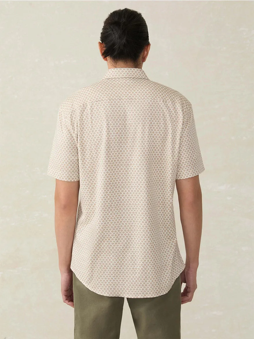 Faherty Brand Short-Sleeve Hermosa Shirt in Island Sand Fishscale